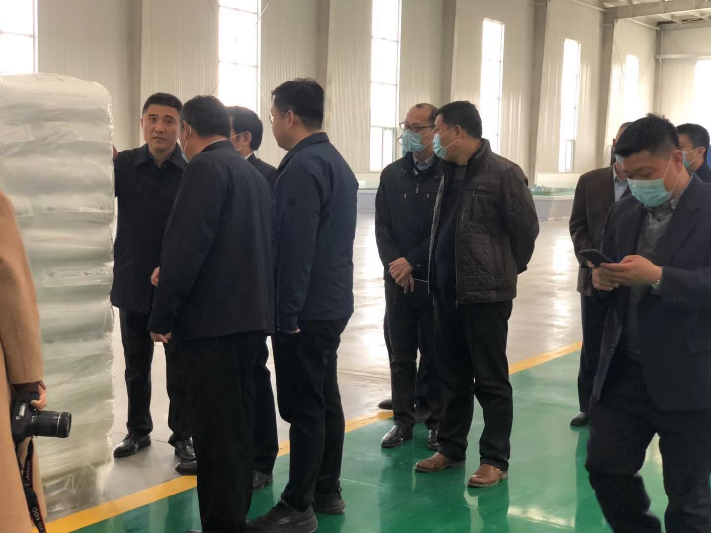 調(diào)研組來晶創(chuàng)土工新材料調(diào)研 運(yùn)河開發(fā)區(qū)領(lǐng)導(dǎo)來晶創(chuàng)新材料考察調(diào)研